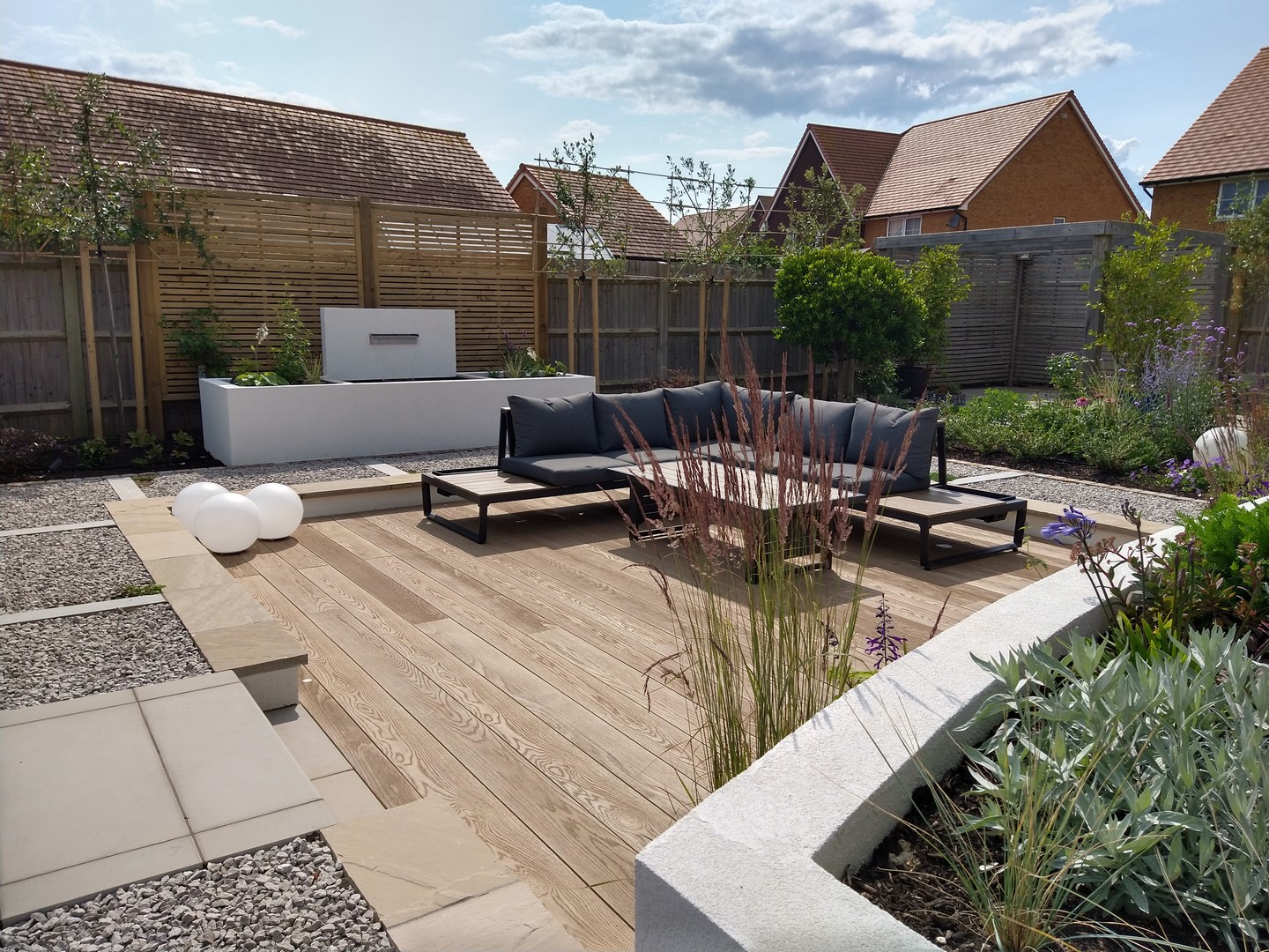 The Pathway Area and the sunken Deck provide interest and colour, a contemporary scheme by Diana Arnold Design.